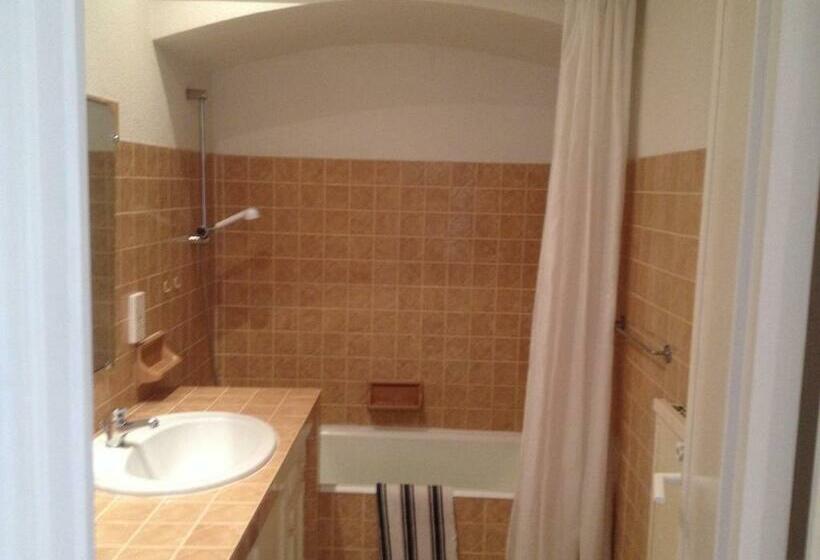 Студия Стандарт, Hôtel De La Mer