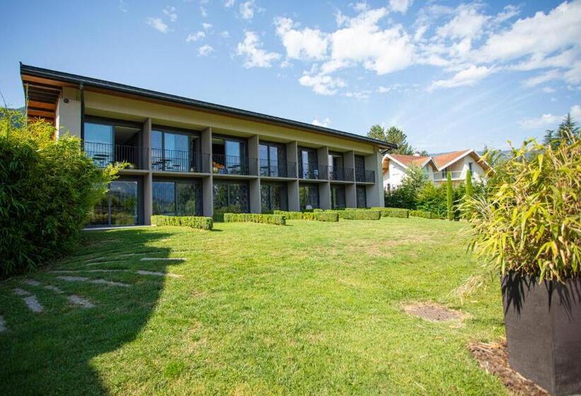 Номер Классический Вид на Озеро, Le Clos Marcel