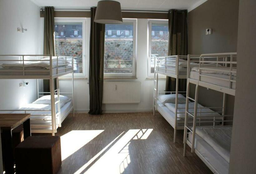 共用房间的床, Five Reasons Hostel &