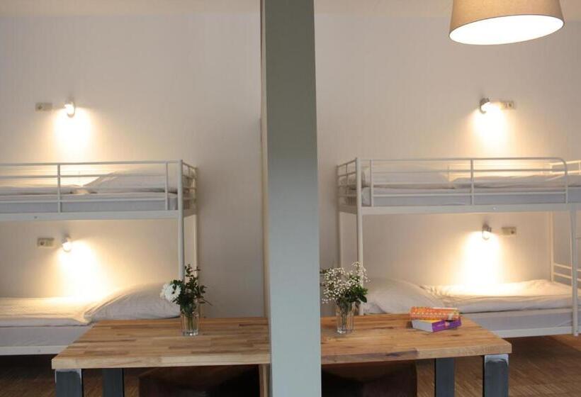 共用房间的床, Five Reasons Hostel &