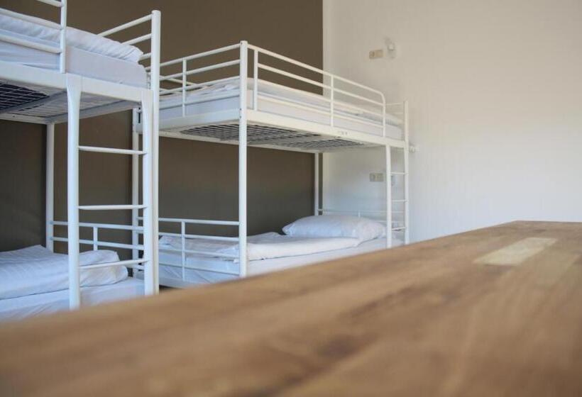 共用房间的床, Five Reasons Hostel &