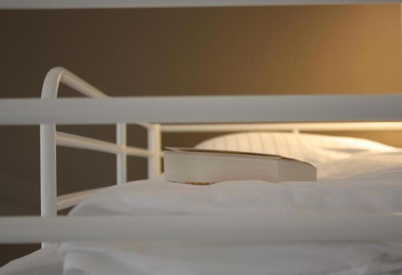 共用房间的床, Five Reasons Hostel &