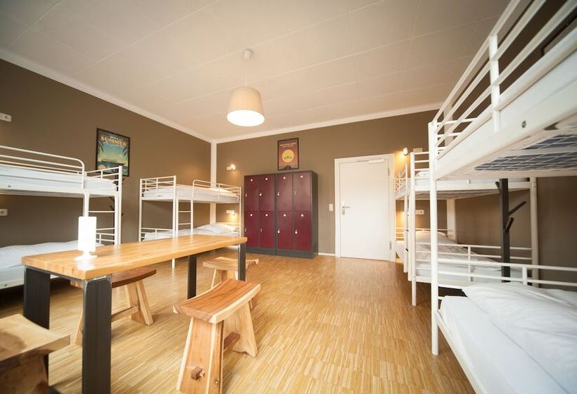 共用房间的床, Five Reasons Hostel &