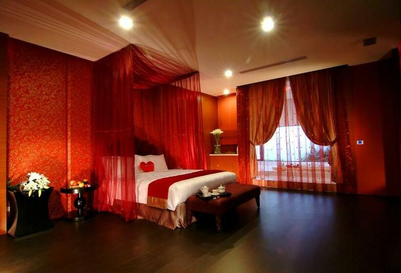 اتاق استاندارد, Takao Love Motel