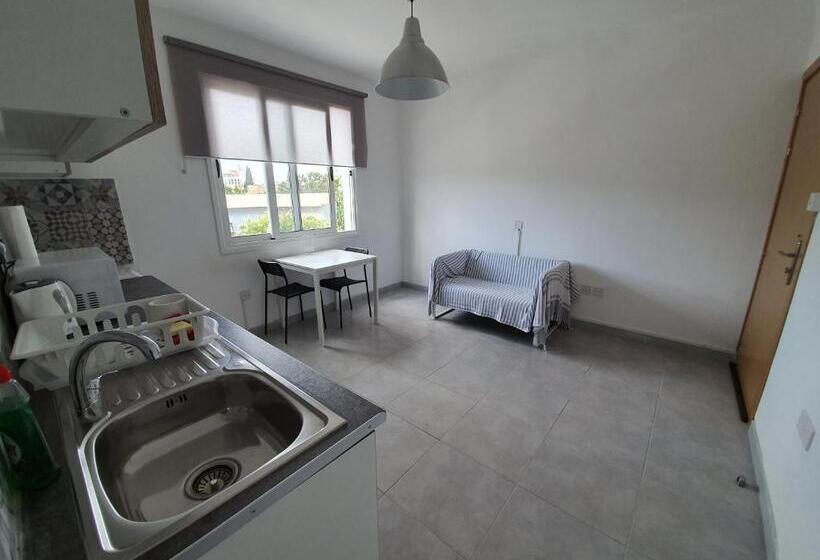 Апартаменты 1 Спальня с Балконом, Valentinos Apartments