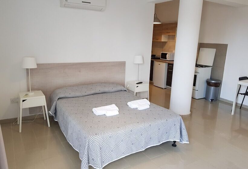 Студио Стандарт с Балконом, Valentinos Apartments