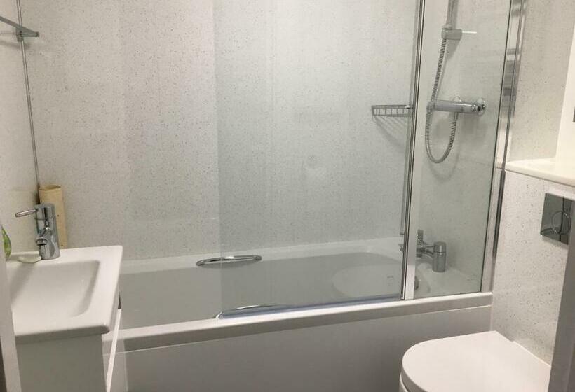 Семейный Номер, Avon Guesthouse