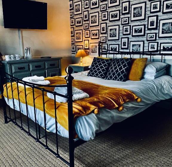 Семейный Номер, The Red Lion Inn