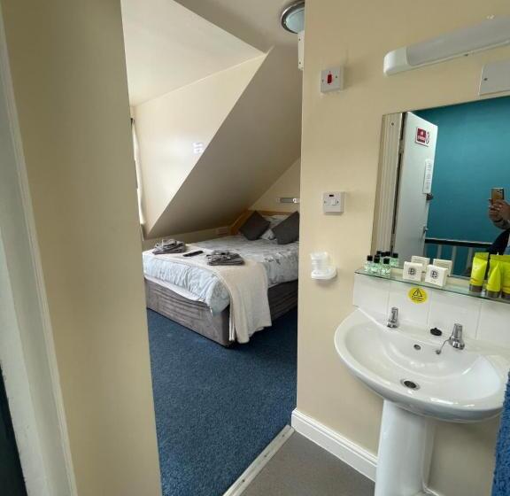 Семейный Номер, Ivydene Guest House
