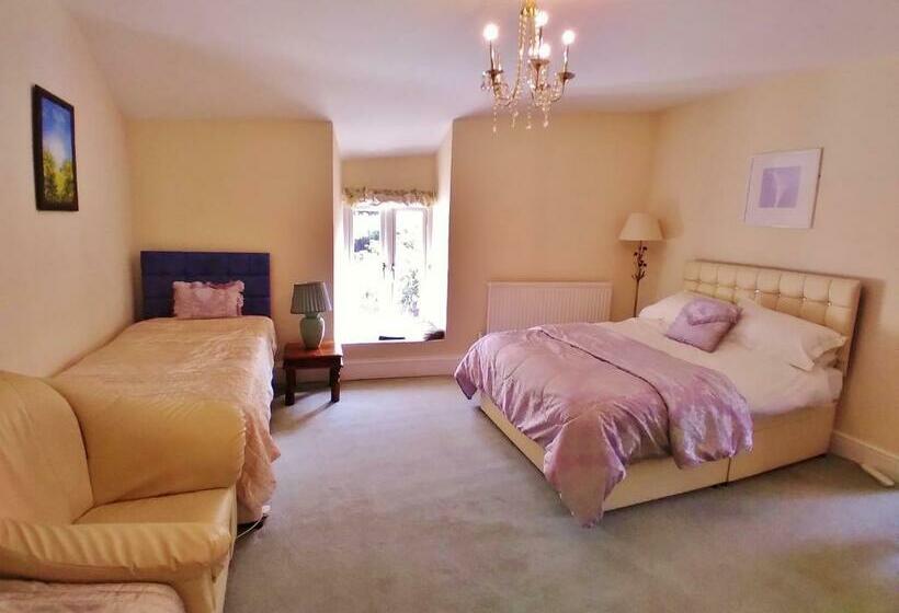 Семейный Номер, Pen Y Bont