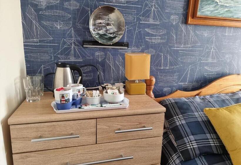 اتاق استاندارد با تخت بزرگ, The Hut Wales   A Sea Front Inn