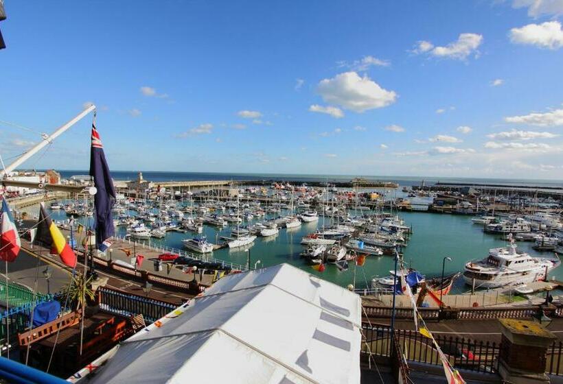 Номер Стандарт Вид на Море, Royal Temple Yacht Club