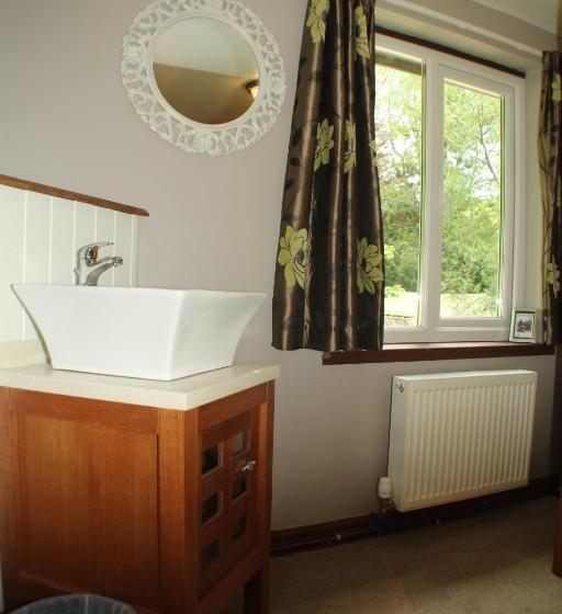 Четырехместный Номер Стандарт, Lledr House Hostel Near Two Zip World Sites