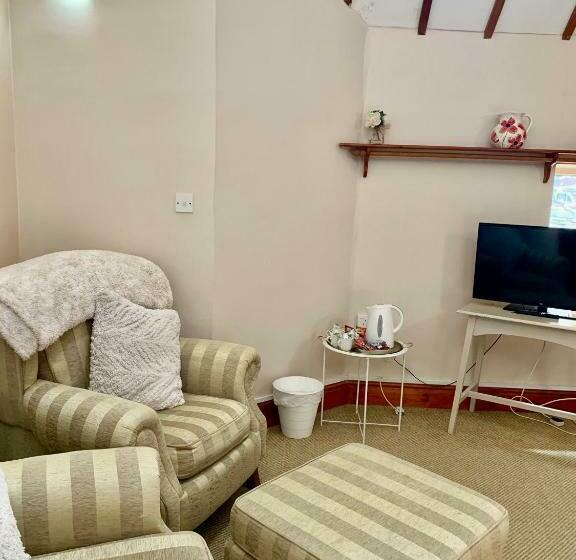 Семейный Номер, The Beacons Guest House