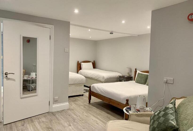 Семейный Номер, The Beacons Guest House