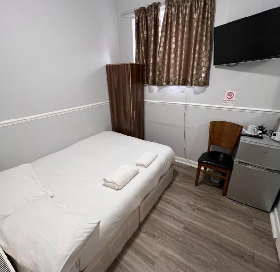 Номер Basic, The Commongate Hotels