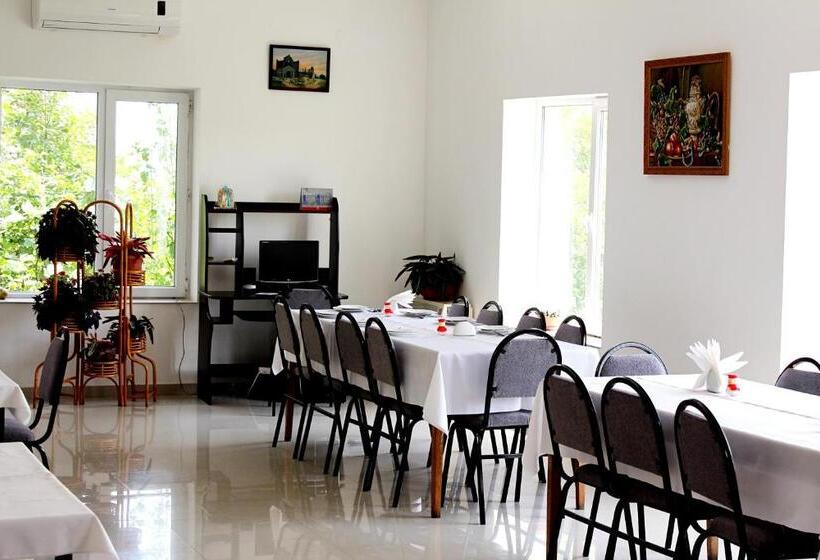 اتاق استاندارد سه نفره, Argopalace