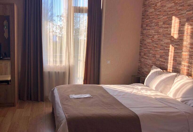 اتاق استاندارد سه نفره, Continental
