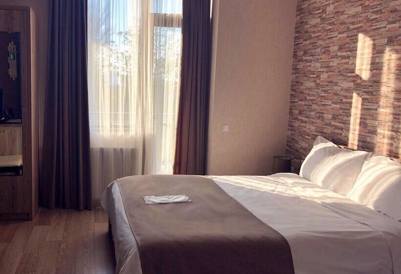 اتاق استاندارد سه نفره, Continental