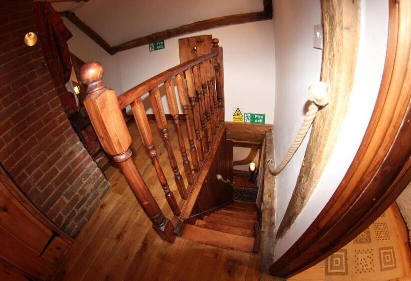 Номер Стандарт в Мансарде, Molland Manor House Bed & Breakfast