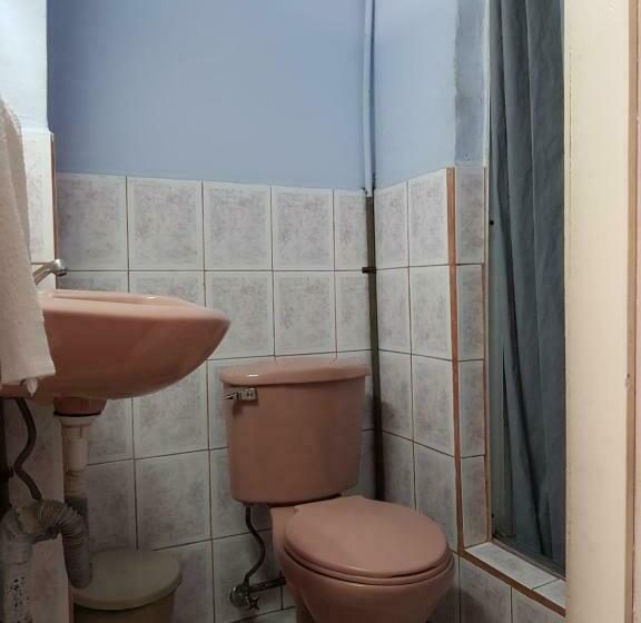 اتاق استاندارد یک نفره, Hostal Juana De Arco