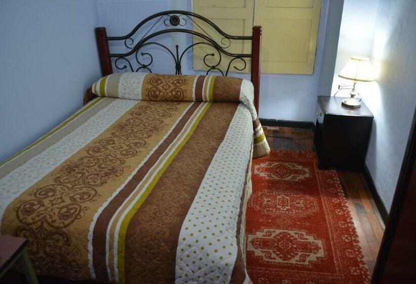 اتاق اکونومی, Hostal Juana De Arco