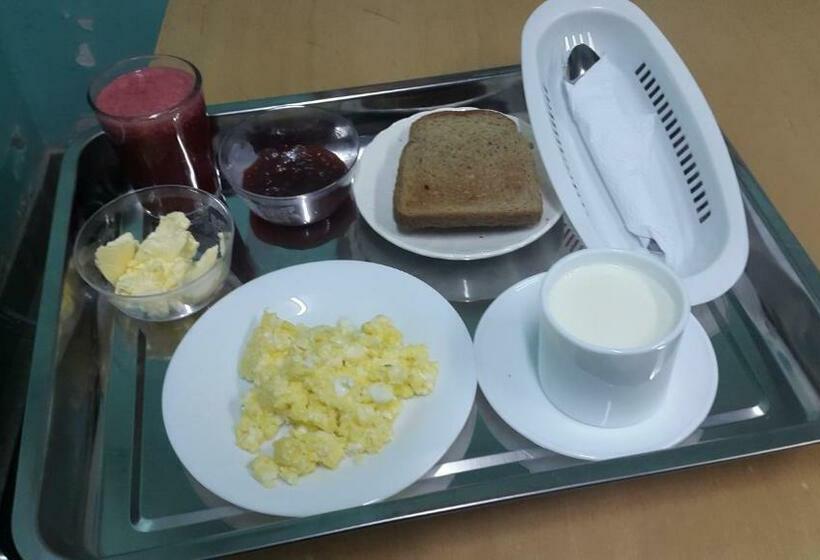 اتاق استاندارد با سرویس بهداشتی مشترک, Hostal Juana De Arco