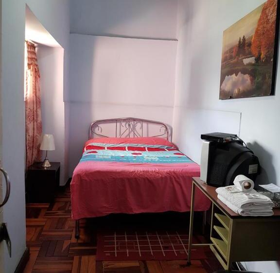 اتاق اکونومی با حمام مشترک, Hostal Juana De Arco