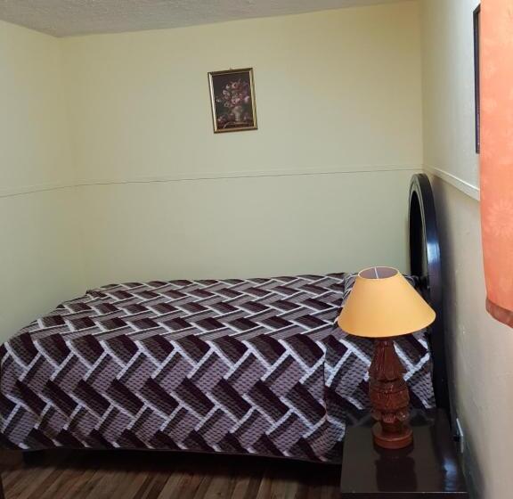 اتاق اکونومی یک تخته, Hostal Juana De Arco