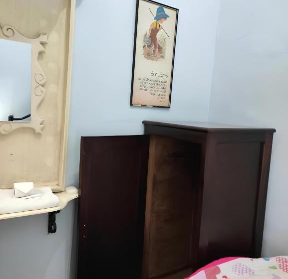 اتاق استاندارد یک تخته با سرویس بهداشتی مشترک, Hostal Juana De Arco