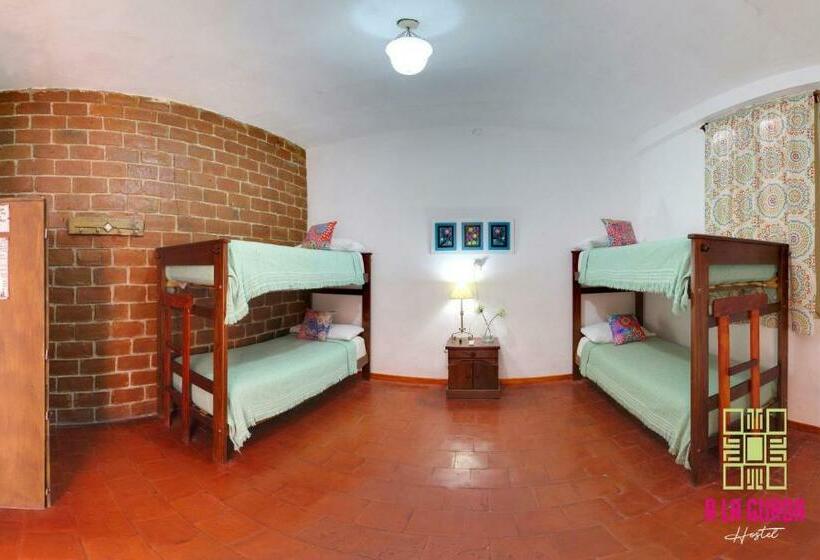 스탠다드 4인용 룸 공용 욕실, A La Gurda Hostel