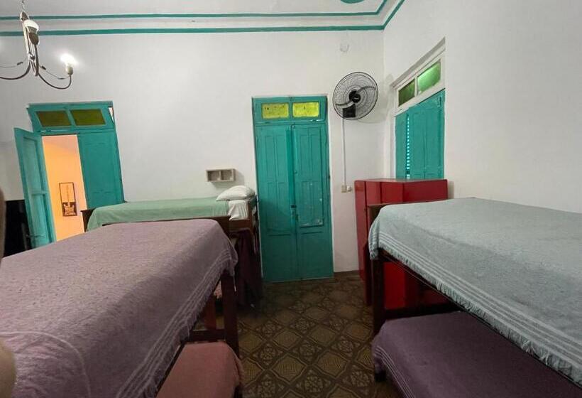 공동 객실, A La Gurda Hostel