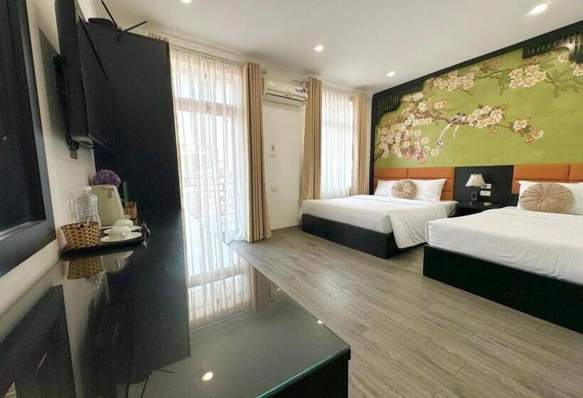 اتاق استاندارد سه تخته با بالکن, Hanoi Elpis
