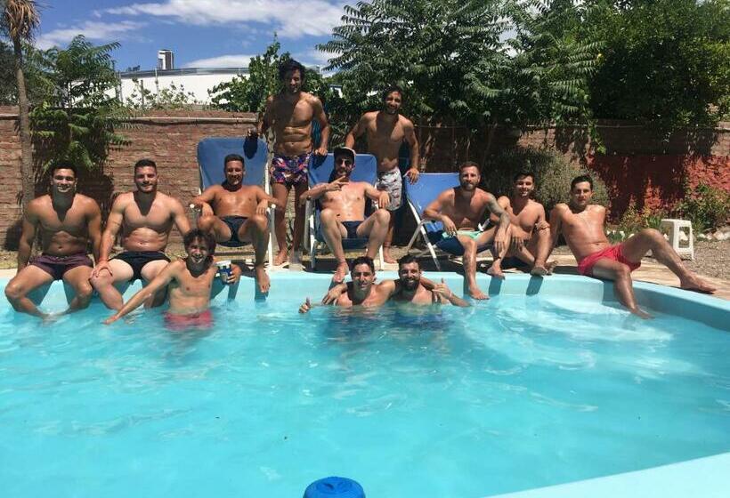 تختخواب در اتاق مشترک, Shanti Hostel