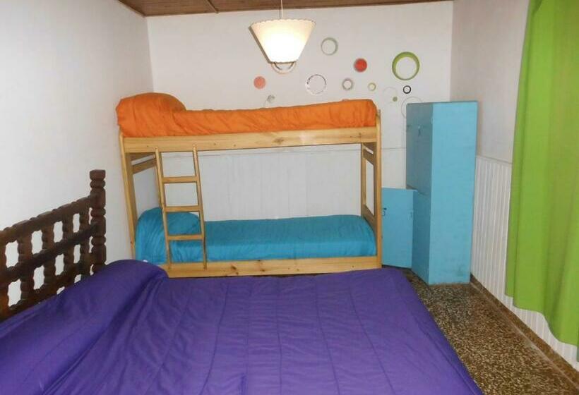 اتاق استاندارد چهارنفره با سرویس بهداشتی مشترک, Shanti Hostel