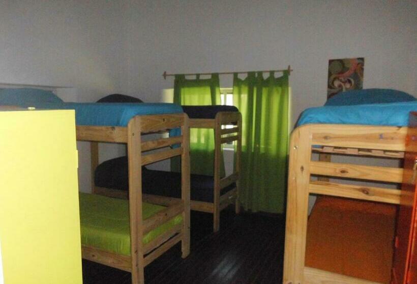 اتاق استاندارد چهارنفره با سرویس بهداشتی مشترک, Shanti Hostel