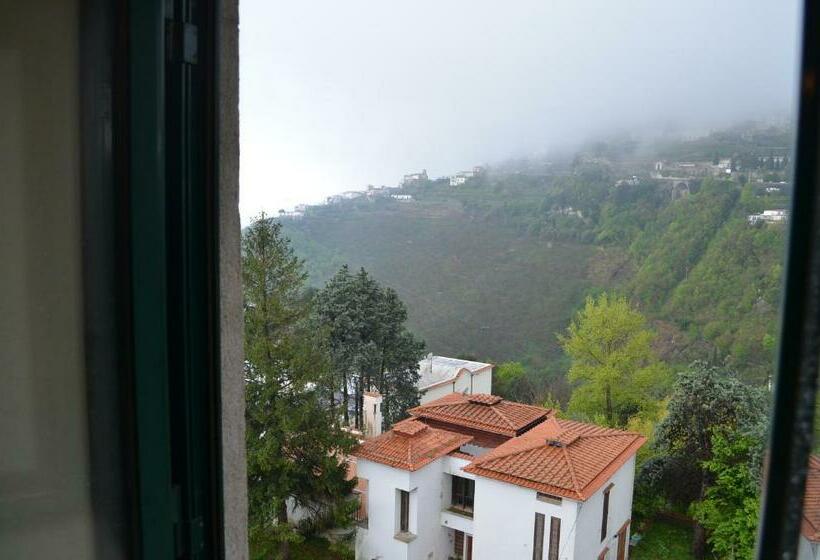 اتاق اکونومی, Palazzo Della Marra