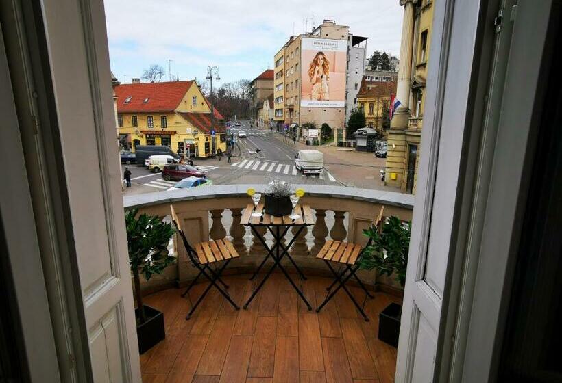اتاق لوکس با چشم‌انداز شهر, Art Hotel Like