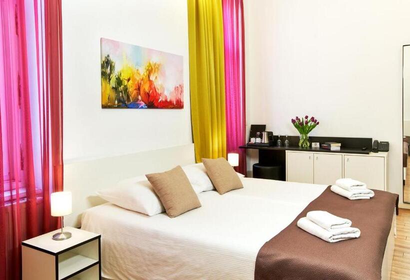 اتاق استاندارد چهار تخته, Art Hotel Like