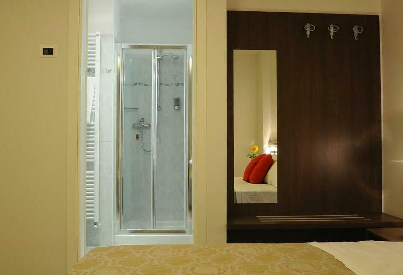 اتاق استاندارد یک نفره, Albergo Leon Bianco Gonars
