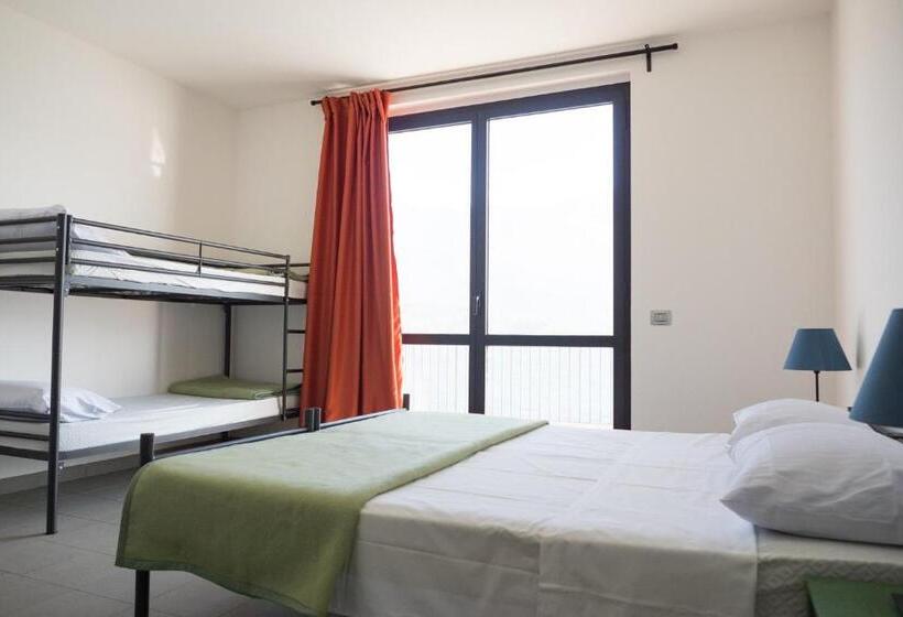 家庭间, Lake Como Beach Hostel