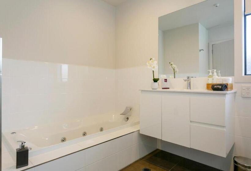 Апартаменты Superior 2 Спальни, Acacia Lake View Motel