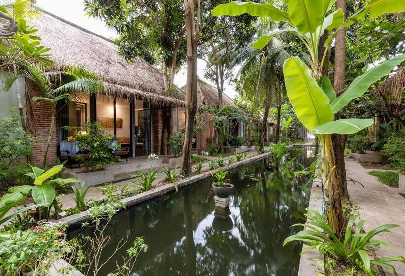 Номер Deluxe с Террасой, Maison Gen Angkor