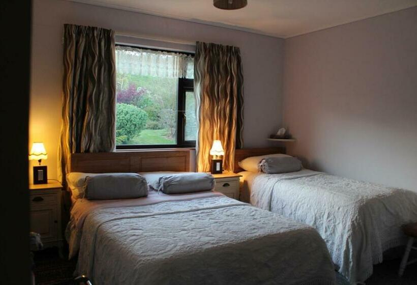 Трехместный Номер Стандарт Вид на Сад, Marguerite S B&b