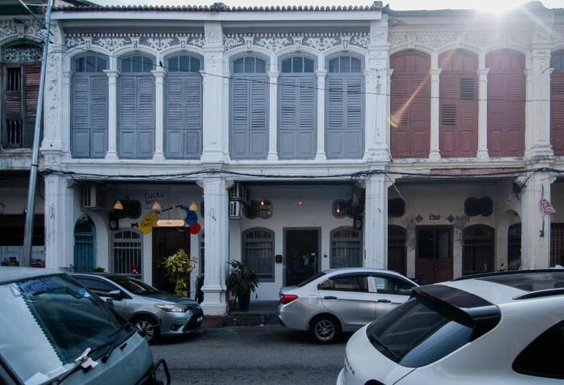 バス共有のスタンダードルーム, Aayu Melayu