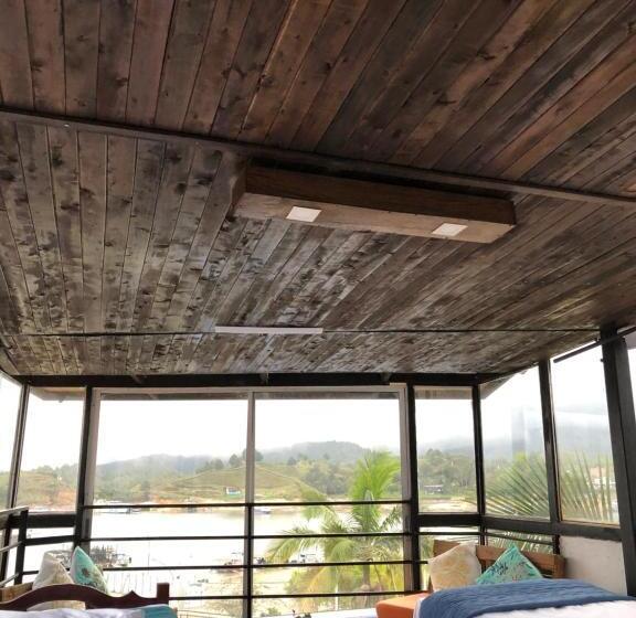 غرفة عائلية, Balcones Del Lago