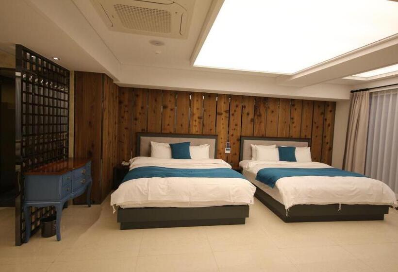 اتاق پنت هاوس, Jb Tourist