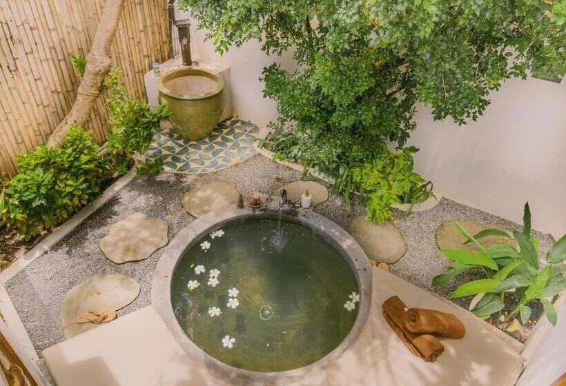 اتاق استاندارد با تخت بزرگ, La Bōhème Luxury Suites