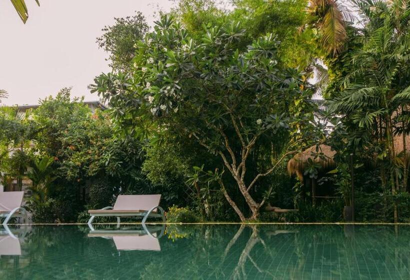 اتاق استاندارد با تخت بزرگ, La Bōhème Luxury Suites