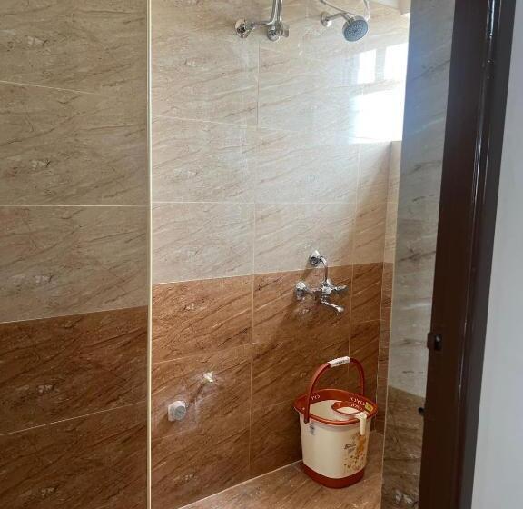 Апартаменты 2 Спальни, Aishwaryam Service Apartment